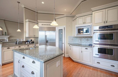West Vancouver House | Luxury 5BR Villa | Gym, Theater & Ocean Views