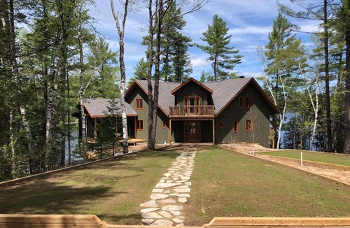 Lac-McGregor House | Luxury 6 bedroom house on McGregor Lake