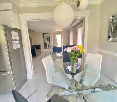 Vaughan House | Luxury Adventure, Rutherford Go station & Wonderland