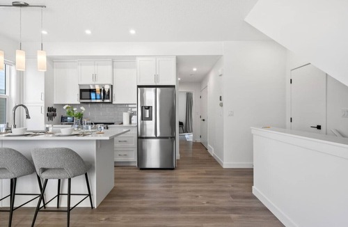 Springbank Hill House | Luxury Aspen 2BR Home » 2 Car Garage » Netflix