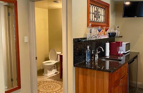 Portuguese Cove House | Luxury Bachelor by Halifax Waterfront -Hot Tub