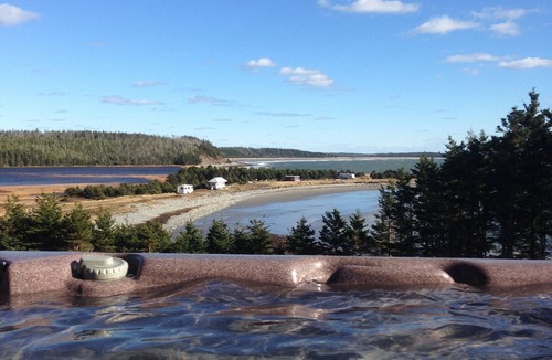 Clam Bay Cottage | Luxury Beach House. Hot tub, Infrared Sauna, Massage Chair & Propane fireplace