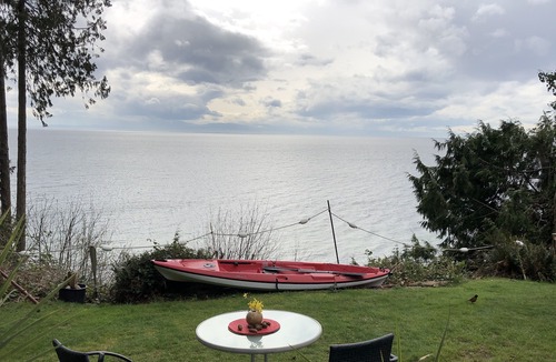 Davis Bay Apartment | Luxury Beach Sweet in Davis Bay, Sechelt