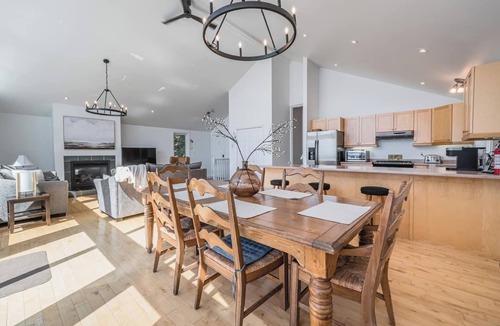 Lion's Head Cottage | Luxury Lakefront Retreat - 'The Aida' | Serene & Chic