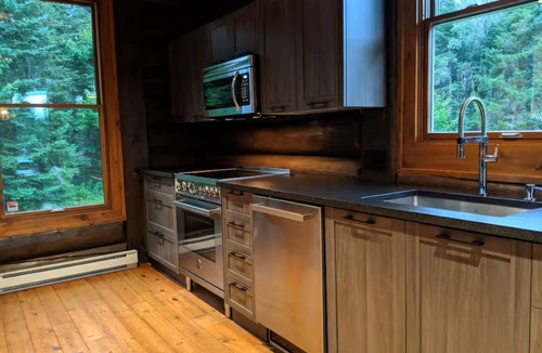Lac Superieur Village Ski Chalet | Luxury Chalet Boréal with 4 bedrooms, spa, A/C, pool, tennis,lake