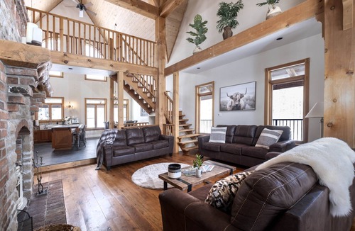 Springwater Cottage | Luxury Chalet in the Woods w/Pool & Hot Tub, Near Wasaga Beach & Blue Mountain!