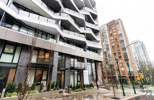 Granville Island Condo | LUXURY CONDO SLEEPS 6-8, DT VANCOUVER!