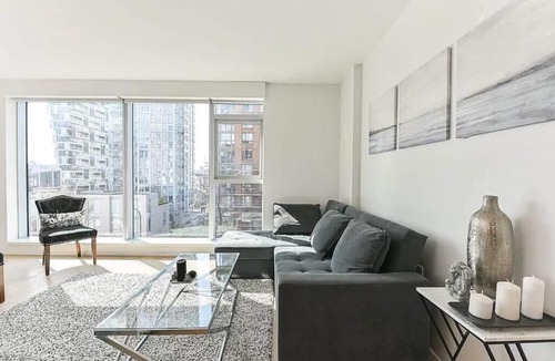 Granville Island Condo | LUXURY CONDO SLEEPS 6-8, DT VANCOUVER!