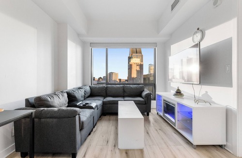 Downtown Montreal Apartment | Luxury Condo-Tour des Canadiens- 1BR -Great View!