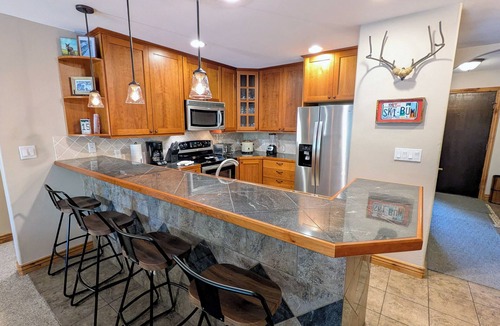 Avon Condo | Luxury Condo w/FREE WiFi, Parking, Heated Pool, Hot Tubs, Skier Shuttles
