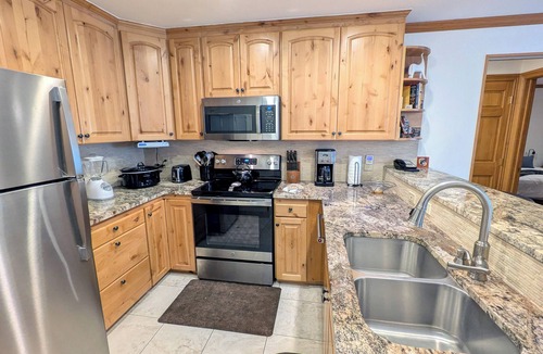 Avon Condo | Luxury Condo w/FREE WiFi, Parking, Heated Pool, Hot Tubs, Skier Shuttles