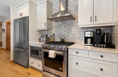 Canmore Condo | Luxury Corner Condo w/Mountain Views + Hot Tub