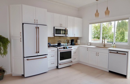 Davis Bay Cottage | LUXURY COTTAGE IN DAVIS BAY, BC.