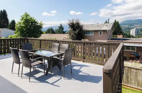 Port Moody House | Luxury Country Style Home - S -. +Hottub And Gym+ . Pet Friendly !