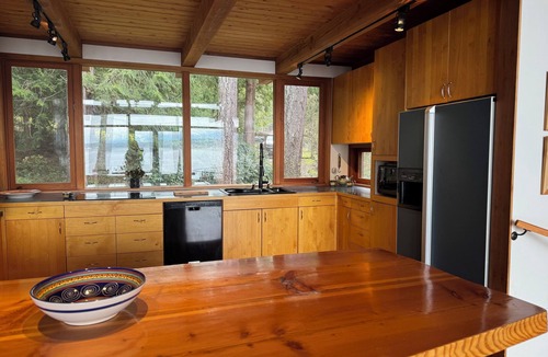 Denman Island Bed & Breakfast | Luxury Denman Island Waterfront B&B