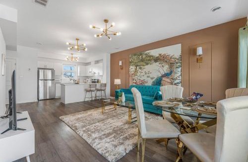 Niagara Falls House | LUXURY Designer Penthouse with Rooftop and Parking!