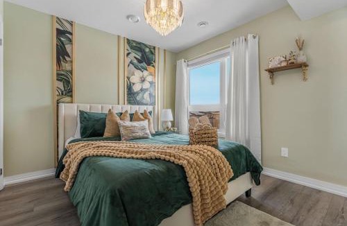 Niagara Falls House | LUXURY Designer Penthouse with Rooftop and Parking!