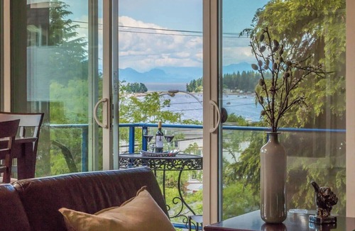 Regional District of Nanaimo Apartment | Luxury Downtown Penthouse