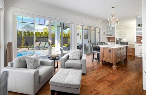 South Central Villa | Luxury Escape - Private Pool and Hot Tub (minutes to downtown) BL: 4090550