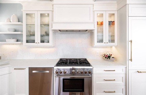 South Central Villa | Luxury Escape - Private Pool and Hot Tub (minutes to downtown) BL: 4090550