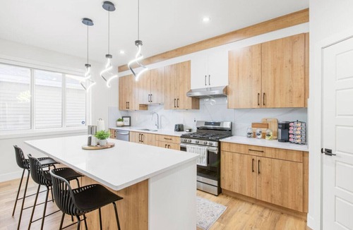 Beaumont House | Luxury Family Home | Sleeps 10 | King Bed