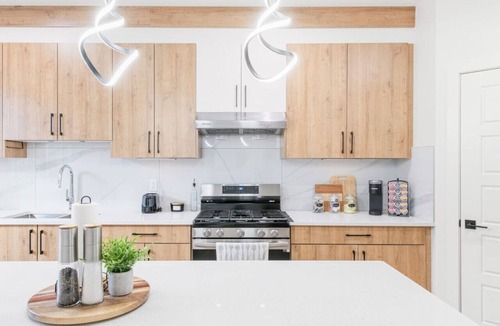 Beaumont House | Luxury Family Home | Sleeps 10 | King Bed