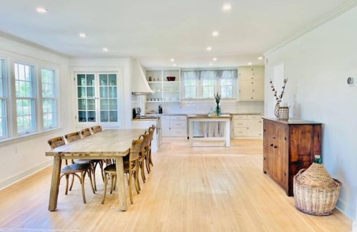 Niagara-on-the-Lake House | Luxury Farmhouse in Niagara-On-The-Lake: Waterfront & Vineyard Views
