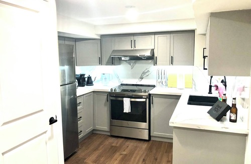 East Credit House | Luxury high rated guest apartment close to all attractions and Airport