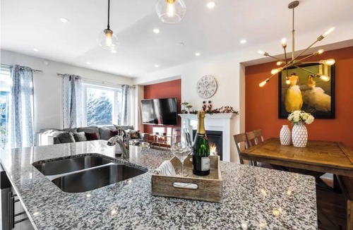 The Blue Mountains House | Luxury home Blue Mountain with a view/Pool Table/Outdoor heated POOL