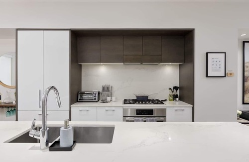 Marpole House | Luxury home near DT and YVR w/2 indoor parking
