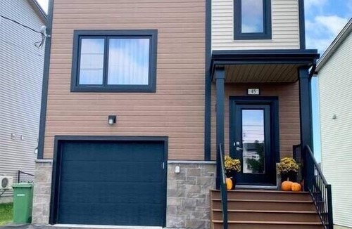 Halifax House | Luxury Home with Gym, Sauna, Patio, and AC