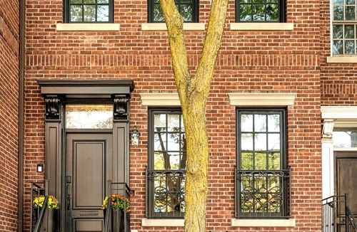 Yorkville House | Luxury Home Yorkville 4bed4bath Backyard Parking