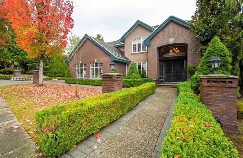 Westwood Plateau House | Luxury Italian-style House-Whole 1,000 sf Ground Floor-2 beds/1 bath/1 dining