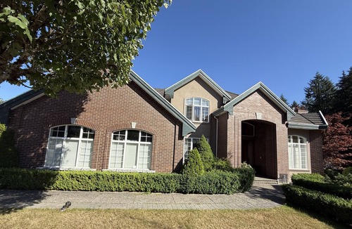 Westwood Plateau House | Luxury Italian-style House-Whole 1,000 sf Ground Floor-2 beds/1 bath/1 dining