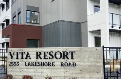 Vernon Apartment | Luxury Lake Escape - beach condo with lake access, pickleball and heated pool!