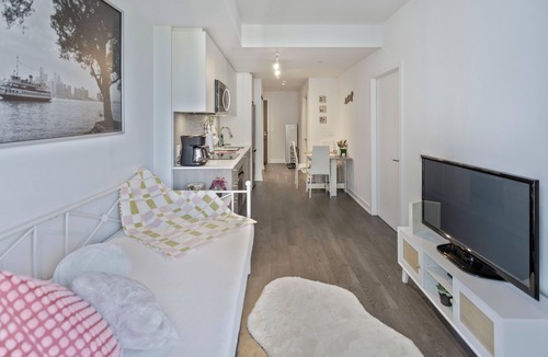 Swansea Condo | Luxury lake view |Beach pool |High park |Outdoor Swimming Pool |Balcony