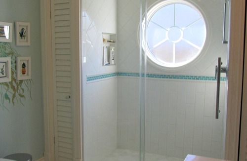 Selkirk House | LUXURY LAKEFRONT-ADULT ONLY WEEKENDS -SPRAWLING LAKEFRONT DECKS only for you