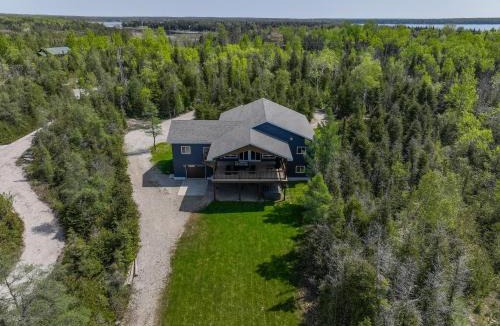Stokes Bay Ski Chalet | Luxury Lakefront Escape W Games Room