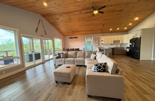 Stokes Bay Ski Chalet | Luxury Lakefront Escape W Games Room