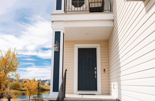 Southeast Calgary Villa | Luxury Lakefront house for all occasions, 90 mins drive to Banff, Pet friendly.