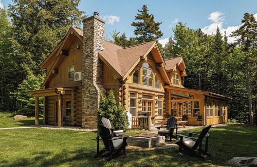 Fiddler Lake Resort Ski Chalet | Luxury lakefront Log Home Near St Sauveur with private hot tub