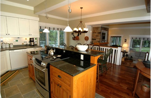 Baysville Villa | Luxury Lakefront Muskoka Resort Property - Incredible Amenities and Views.