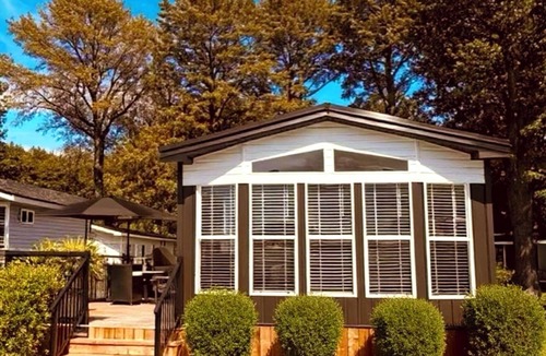 Sherkston Cottage | Luxury Lakeview Modern 3 Bedroom Cottage at Sherkston Shores.