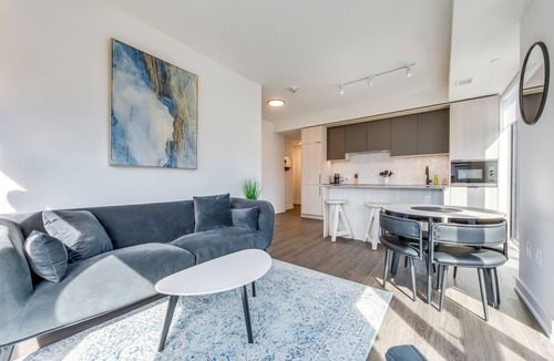 Fashion District Apartment | Luxury Living at it's finest! 3Br brand new condo w views & spectacular rooftop