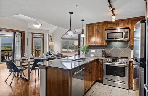 Canmore Condo | Luxury Mountain View Penthouse - Sleeps 8 | Resort Perks!