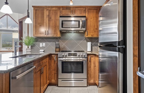 Canmore Condo | Luxury Mountain View Penthouse - Sleeps 8 | Resort Perks!