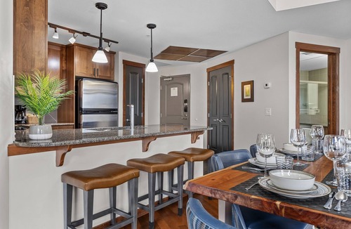 Canmore Condo | Luxury Mountain View Penthouse - Sleeps 8 | Resort Perks!