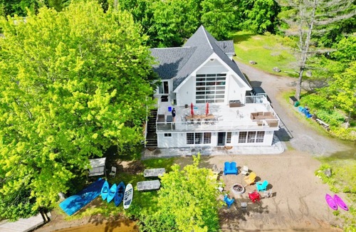 Gravenhurst Cottage | Luxury Muskoka Waterfront Private Beach Dock 20+Party 7 Bedrooms 4 Washrooms