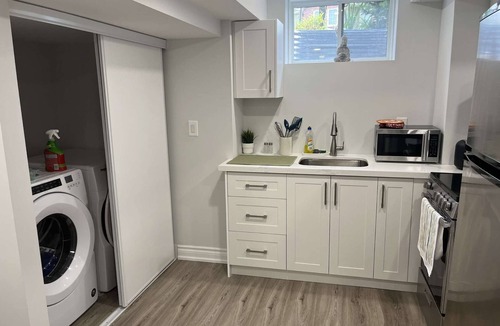 Rathwood Apartment | Luxury NEW in-law Suite with separate entrance (Sleeps 3)