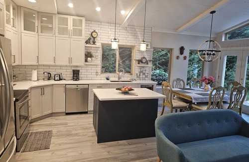 North Oyster House | Luxury ocean dock pool villa
